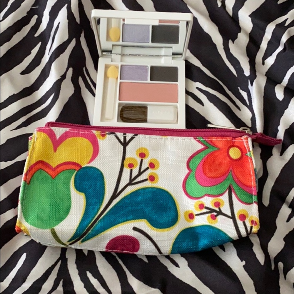 BRAND NEW CLINIQUE MAKE UP PALETTE AND MAKE UP BAG